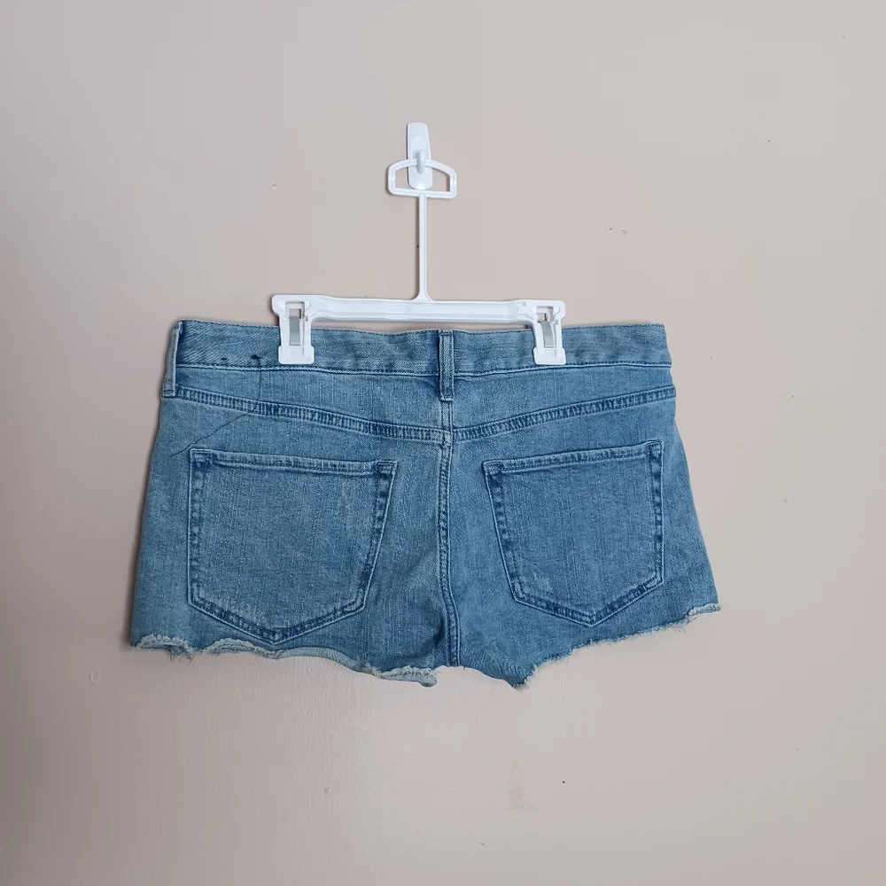 Express Size 6 Shortie Low Rise Rose Patch Womens Denim Shorts - Picture 3 of 6